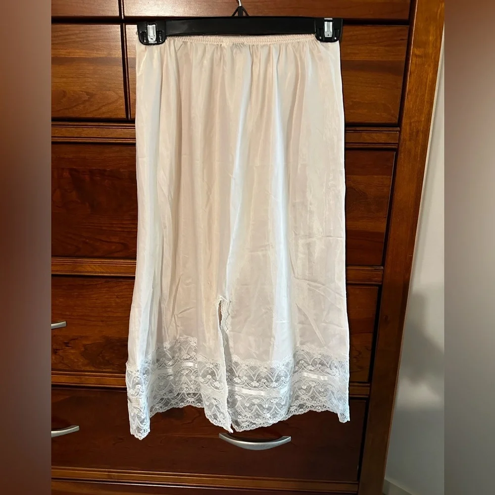 Vintage Christian Dior Half Slip in Blush Pink from Bonwit Teller. - Picture 6 of 16